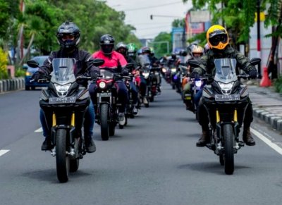 Riding Experience CB150X - MPM Honda : DISAMBUT ANTUSIAS BIKERS PENGHOBI TOURING &amp; SALUT DENGAN PERFORMANYA