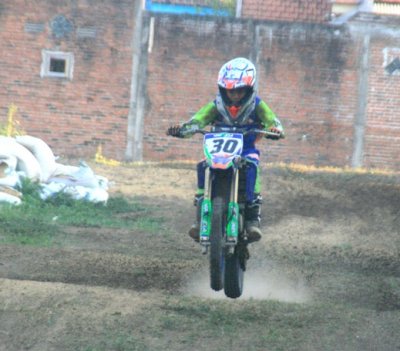 Agvin Octa VR Mahonis - Crosser 85 cc Vinizela MX Team, Papua. Intens menajamkan skill di Jawa &amp; semangat mendongkrak popularitas Wamena, Papua. 