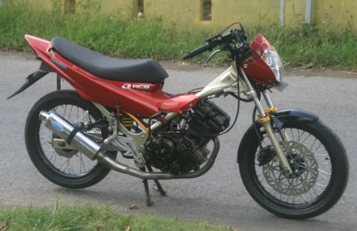Satria F 150, Sidoarjo. Hasil karya Rudi D&quot;mith Racing Project, Porong untuk menandingi Herex.