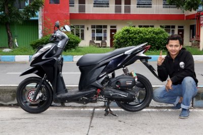 Figo Bati Armando Siswa RAT Motosport, Sidoarjo. Cara instant bore up 152 cc, dipastikan menjadi panutan pemilik Vario 125 cc. 