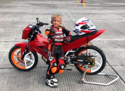 Miki Arkawira. Intens digembleng layaknya Academy Racing School &amp; bentuk konsistensi karier Miki di road race.