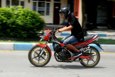 Sahex RAT Motorsport, Sidoarjo. Memberi kepercayaan kepada bikers penghobi touring, untuk berfantasi dengan speed.