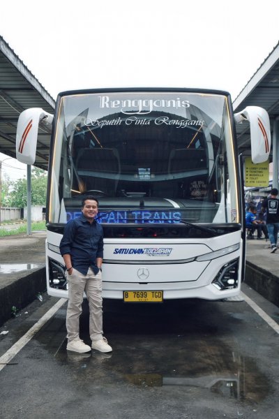 Pangeran Nurhikmah Putra Jaya. Memasuki tahun ketiga menjadi nahkoda Perusahaan Otobus kebanggaan masyarakat Pemalang, dengan muatan misi visi spesial di tengah sengitnya persaingan armada bus.