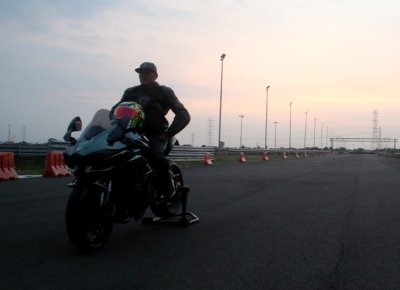 Sultan Herex Qbot Rider Mega Team Karapan - Dmillers Racing Team, Surabaya. Motor-bike Sultan Kawasaki H2, siap mengukir &amp; merubah sejarah karapan tanah air.