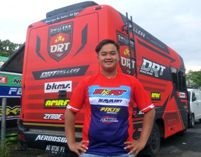 Satrio Bangun Putra Pratama Manager AMRF BK63 Koizumi Ipone WAM Ecliptor BKMS VND Racing Team. Meneruskan tongkat estafet keluarga besar AMRF di segmen racing roda dua.