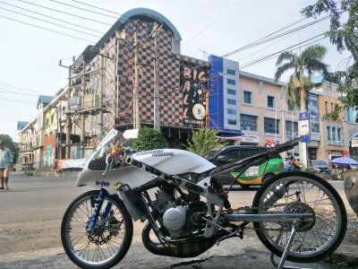 Kawasaki Ninja 150 - B Joss Pocong Reborn. Kembali meramaikan event karapan spesial trek 500 meter.