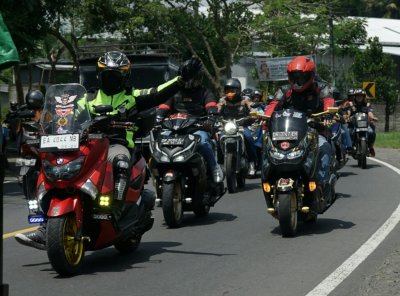 PERERAT HUBUNGAN, YAMAHA STSJ ADAKAN REGIONAL COMMUNITY GATHERING DI NTB