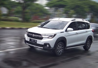 Test drive Suzuki XL7 bersama pereli &amp; peslalom. Pembuktian performa mesin, suspensi &amp; fitur Suzuki XL7 yang luar biasa.