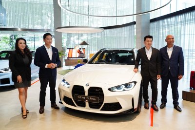 BMW M3 Competition Touring M xDrive : SENSASI PERFORMA M DIHADAPKAN  FUNGSIONALITAS SEHARI-HARI
