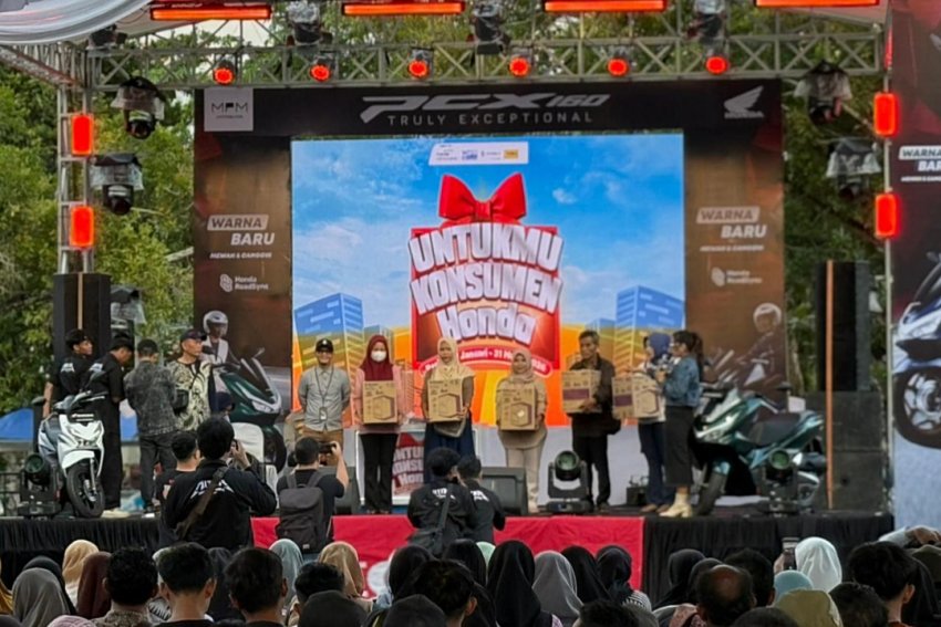 Meriah ! Ribuan Konsumen Saksikan Pengundian UKH di Pacitan