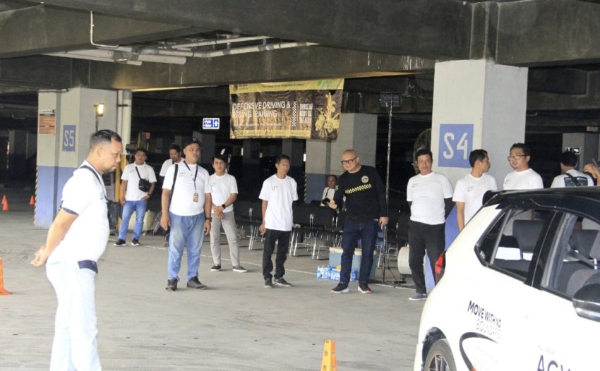 PRO DRIVE INDONESIA SEMPURNAKAN SKILL DRIVER JNE SURABAYA, MELALUI PRACTICAL TECHNIC