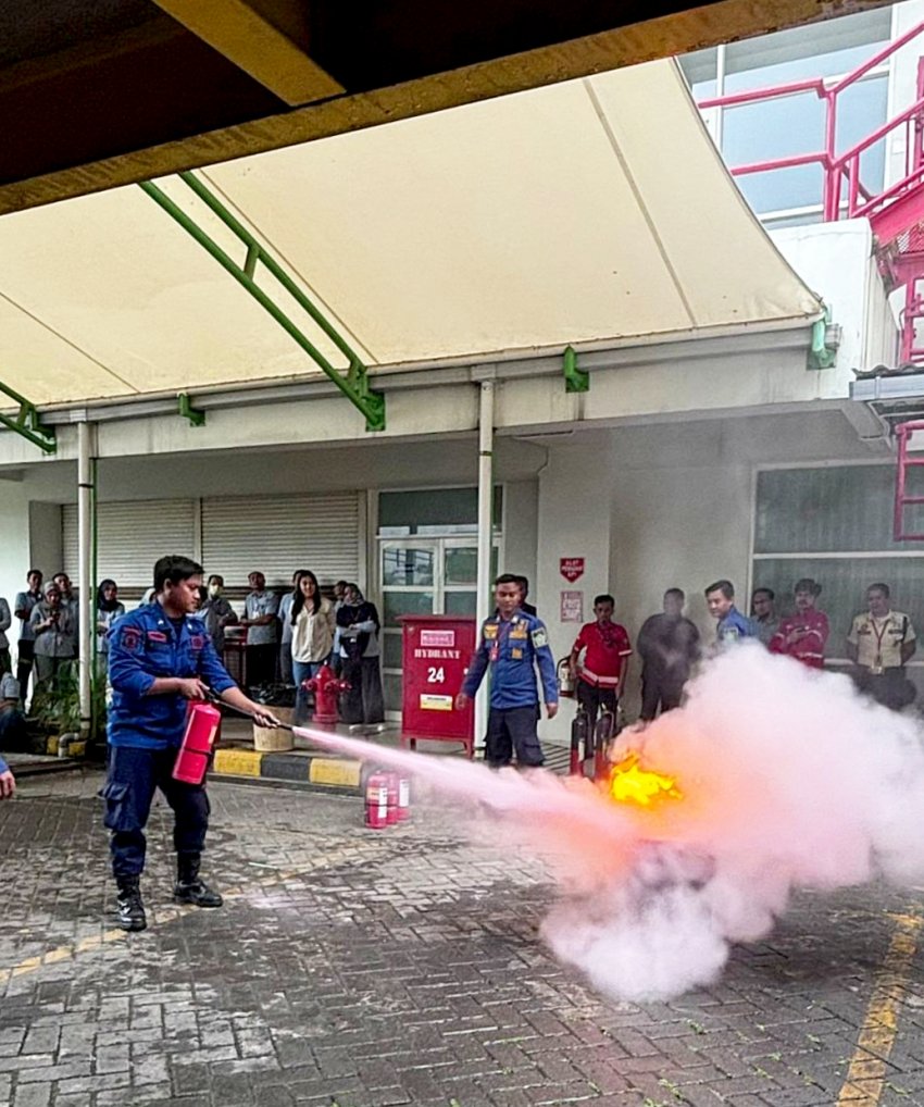 MPM Honda Jatim Perkuat Kesiapsiagaan Karyawan Lewat Pelatihan Penanggulangan Kebakaran di MPM Sedati