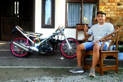 Muhamad Rizal Afani Owner Kartika Jaya Sampoerna 234 Racing Team,  Jombang. Untuk saat ini dinobatkan sebagai raja 155 cc standar limit.