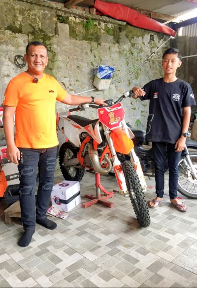 M. Hidayat Batubara. Resmi meminang Andika menjadi petarung inti Team 76MX Harimau Sumatera &amp; salut atas kegigihanya.