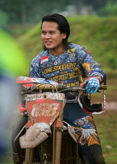Mevans Sanggramawijaya Crosser Onesixeight Motocross Team. Kembali intens training skill di sirkuit, jelang laga penentuan gelar juara nasional.