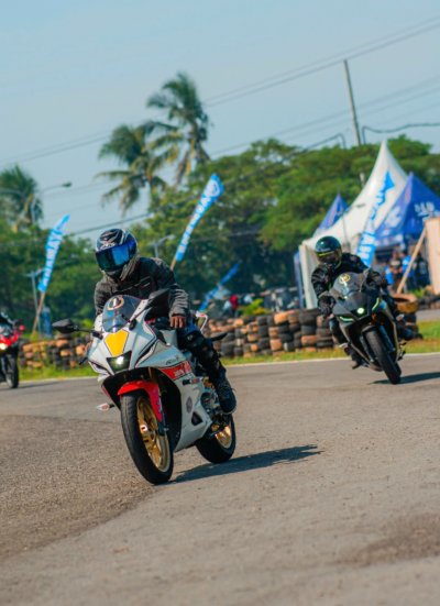 Jadi Bagian Keseruan Yamaha bLU cRU, Konsumen Nikmati Jajal All New R15 Connected Series di Sirkuit Boyolali