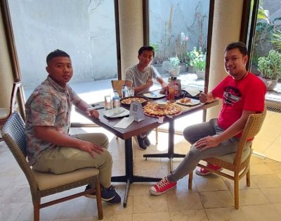 Rendy PS, Roy Dmillers &amp; Pit Crew Dmillers. Bentuk keprofesionalan Mega Team Karapan - Dmillers Racing Team, tampil menghargai hak-hak rider melalui akad kontrak MOU. 