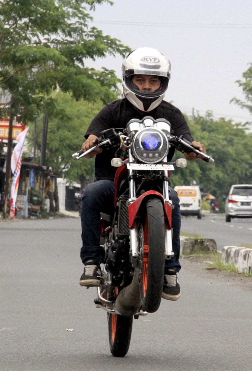 Kawasaki Ninja 150R "2009, Sidoarjo : TUNGGANGAN HABIB AHMAD SAUDAGAR SARUNG GOYOR, SARANA COOLING SYSTEM !