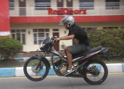 Satria F 190 cc. Bore up hasil inovasi RAT Motorsport, masih rasional dibangun dari basic 6 speed.