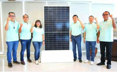 FIFGROUP mendukung implementasi ESG melalui pemasangan panel surya di sejumlah Cabang FIFGROUP di Indonesia. Dari kiri dan kanan : Information Technology (IT), Business Development (BD).