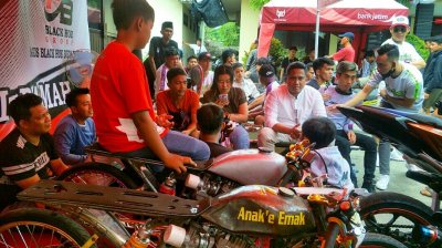 Black Hoe Racing Team, Ngawi : BERASIMILASI DENGAN MASYARAKAT DRAG BIKE &amp; PACU EKSISTENSI PENGGEMAR TOP SPEED NGAWI