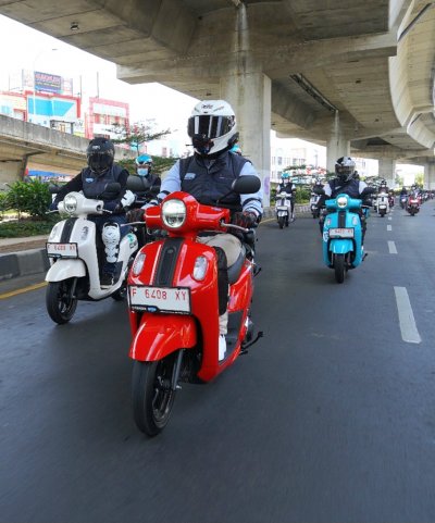 TIPS BERKENDARA MOTOR PALING EFISIEN &amp; NYAMAN SEPANJANG PERJALANAN