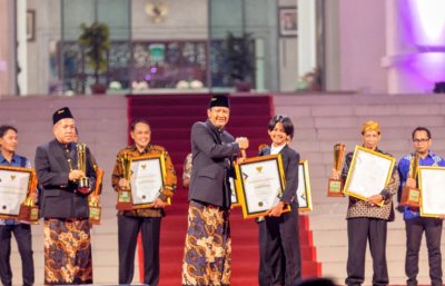 Gus Ipul Bupati Pasuruan. Bangga dengan kiprah &amp; prestasi M. Raditya, crosser belia potensial yang sukses menembus juara nasional.