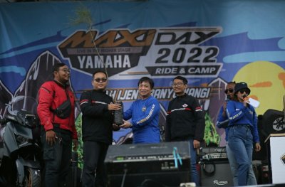 PEDULI ALAM SEKITAR, YAMAHA STSJ TANAM 100 BIBIT POHON DI KAWAH IJEN, BANYUWANGI