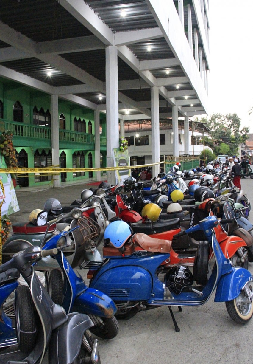 Pondok Pesantren Al Khoziny, Buduran, Dipadati Oleh Ratusan Skuteris & Membawa Misi Sosial