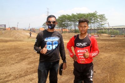 Setyawan Big Boss STW 88 CLD Koizumi JP Liner Kaisar Motor, Sidoarjo &amp; Tracker Febri. Kembali menggairahkan kelas baru GTX Bebek Standar Usia 17 Tahun &amp; diklaim akan populer menjadi kelas bergengsi.