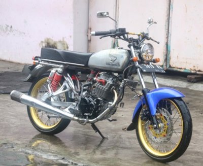 Mega Pro Retro Ricky Jaya Motor. Dimodifikasi dengan gaya SOP Racing &amp; jago buat touring.