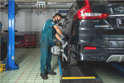 PENTINGNYA PEMERIKSAAN WHEEL ALIGNMENT UNTUK JAGA SUSPENSI DAN KONDISI BAN
