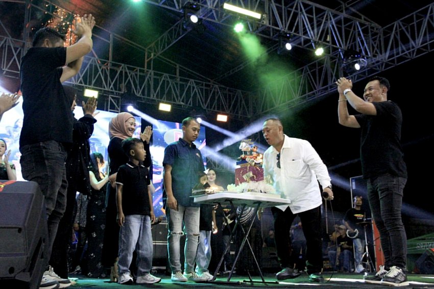 Big Boss H. Rokhmawan : SELAMAT HARI ULANG TAHUN ORANG BAIK YANG DERMAWAN & LANJUT POPULARKAN KABUPATEN PASURUAN !