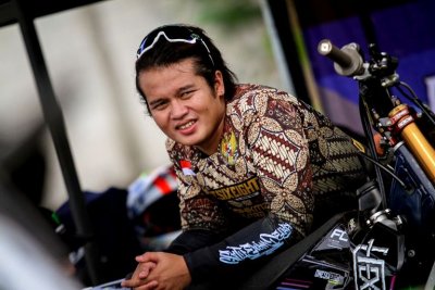 Mevans Sanggramawijaya - Onesixeight Motocross Team. Dengan tampilan jersey bertema local pride yang bergulir menjadi komoditas pelaku industri kreatif otomotif tanah air.