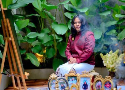 Pangeran Nurhikmah Putra Jaya. Memegang teguh tradisi leluhur Sanggramawijaya, melalui ritual &amp; larung, meneruskan kejayaan dinasti Sanggramawijaya.