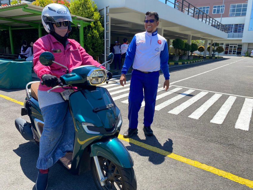 MPM Honda Jatim Ajak Kartini Masa Kini & Masa Depan #Cari_Aman Berkendara