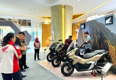 Datang &amp; Rasakan Sensasi Berkendara New Honda ADV160 di Trans Icon Mall Surabaya !