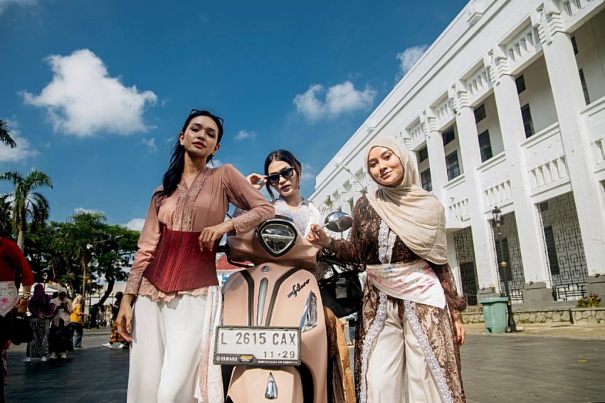 Filano Chic on Street : RIDE WITH KEBAYA, PERPADUAN GAYA BERKENDARA & SENTUHAN BUDAYA DI SURABAYA