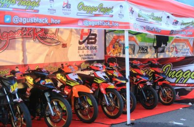 Black Hoe Racing Team, Ngawi. Tampil semangat, turun di 8 kelas bergengsi &amp; diback up rider potensial.