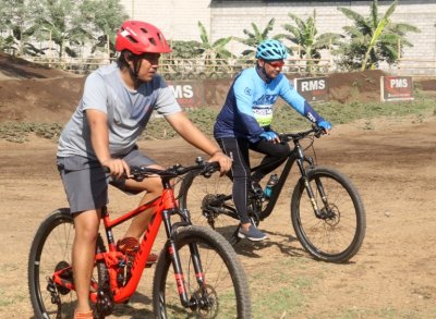 H. Rokhmawan Big Boss Rizqy Motor Boss Mild MX-GTX Team, Pasuruan &amp; Dikco Manager Team. Terus menyusun strategi maksimalkan kualitas petarung Rizqy Motor Boss Mild MX-GTX Team, Pasuruan.