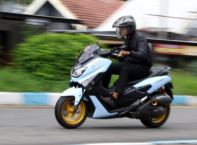 Abdul Member MIC Pasuruan Barat. Hasil up grade N Max-nya siap dipacu melayani kebutuhan touring.