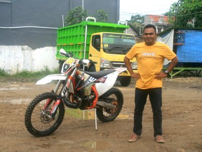 H. Iksan Sodik CEO PT. AJP 82, Krian, Sidoarjo : LAYANI JAM TERBANG, PACUAN NAIK KELAS &amp; BERGANTI KTM EXC 300 CHILE 2019