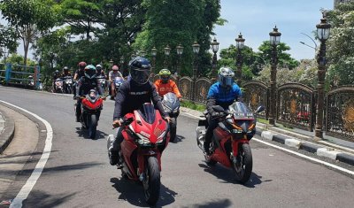 Sunmori Komunitas CBR Ramaikan Launching New CBR 250RR di Plaza Surabaya