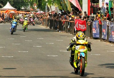 Jeger Leben Racing Team, Probolinggo. Bentuk kepedulian, partisipasi renthal mobil &amp; jual beli mobil - motor di jagad road race.