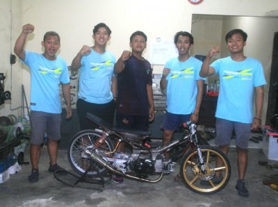 Benur Sakti Racing Team, Campur Darat, Tulungagung. Menguasai kompetisi laga sleep engine 130 cc, zona plat AG. 