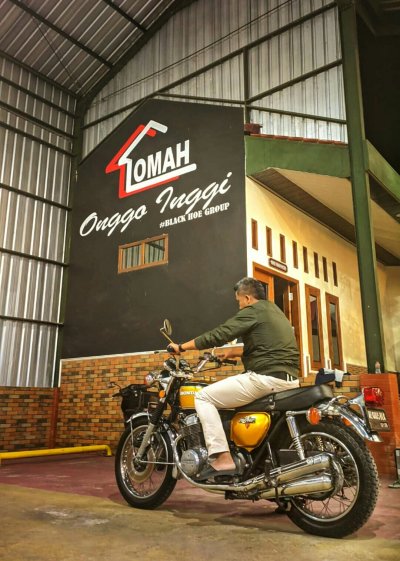 Agus Black - Black Hoe Garage, Ngawi : OTOMOTIF ADALAH  PRIBADINYA, HINGGA MENJADI PARTNER SETIA PERJALANAN KARIERNYA
