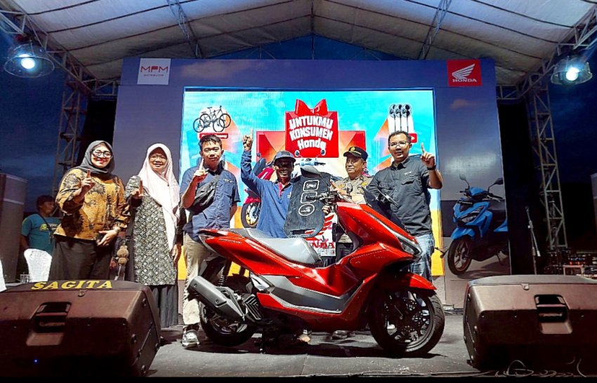 Antusias Disaksikan Konsumen, Grand Prize Honda PCX160 Jatuh ke Tangan Warga Jember