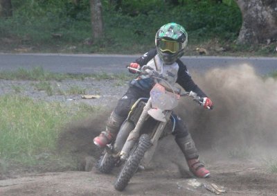 M. Raditya Crosser 65 cc - Tembakau Balap Rizqy Motor Boss Mild, Pasuruan : ADOPSI TRAINING SKILL OUT OF THE BOX, BEKAL PERTAHANKAN GELAR JUARA NASIONAL 65 CC