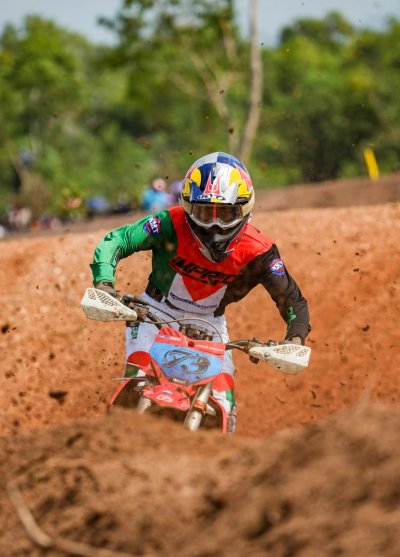 TOREHKAN GELAR TERBAIK DI KEJURNAS MOTOCROSS 2025 SERI 2, PINRANG &amp; KANS BESAR SABET RANGKING TERATAS MX85