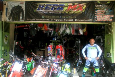 Fariz Owner REFA MX Shop 49, Mojokerto. Bekal aktualisasi pribadinya untuk promosi, jaringan network terbangun makin luas.